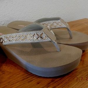 Today Only! Skechers Size 10! $15!